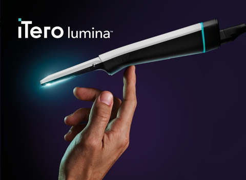Dr. Skurie using the iTero Lumia scanner